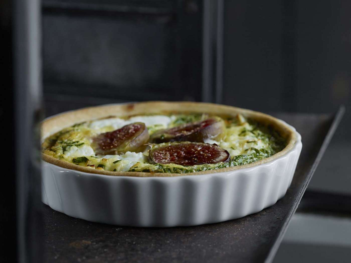 オーブンに入れる様子