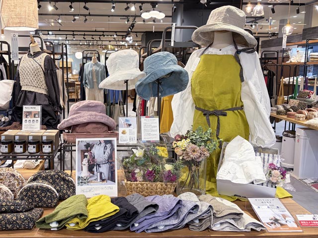 2026年3月からa.depeche グランフロント大阪店でのLinoeLinaリネン製品展示の様子