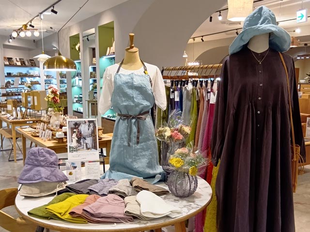 2026年3月からa.depeche ららぽーと広島店でのLinoeLinaリネン製品展示の様子