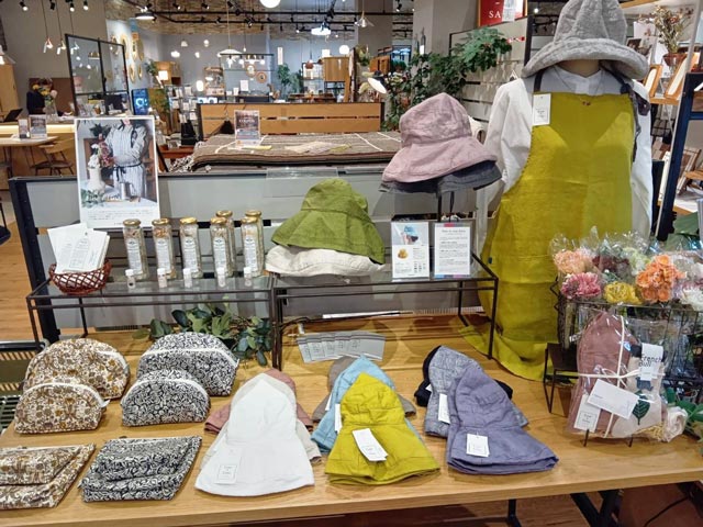 2026年3月からa.depeche ららぽーと門真店でのLinoeLinaリネン製品展示の様子